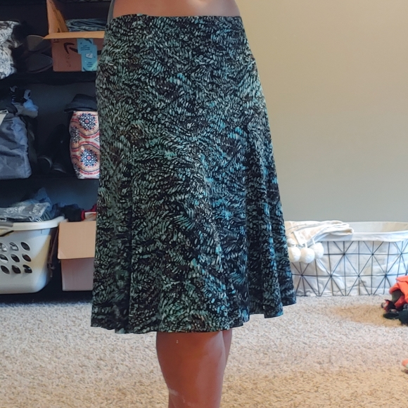 Dressbarn blue, green, black & brown a-line jersey knit skirt - Women's small - Picture 4 of 4